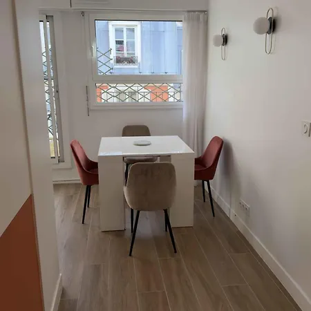 With Terrace Near The Champs-elysees * 파리