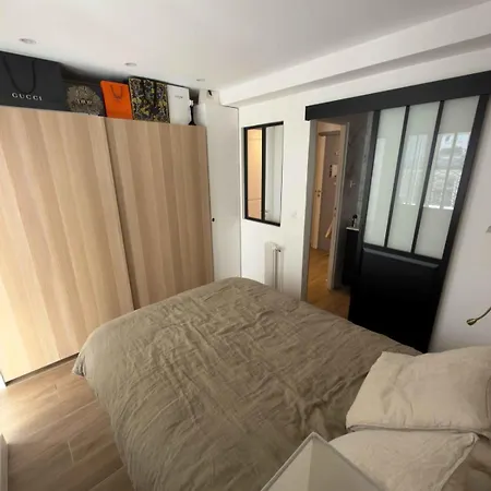 Apartment With Terrace Near The Champs-elysees *
