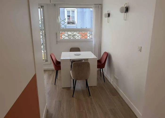 With Terrace Near The Champs-elysees * 파리